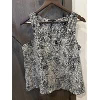 ราคา เสื้อคอวีขาวดำแขนกุด FOREVER21 (มือสอง) (21050291524)