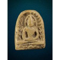 ราคา พระซุ้มกอ พิมพ์ใหญ่ มีกนก กรุวัดพิกุล กำแพงเพชร เนื้อดิน “มีกูแล้วไม่จน” (27304167820)