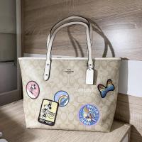 ราคา Coach Disney x Minnie Signature City Zip Tote (8298569577)