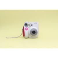 ราคา ขายกล้องฟิล์ม โพลารอยด์Fujifilm Instax mini 7s ✨บอดี้ขาวตัดชมพู น่ารัก✨ (10555103509)