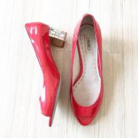 ราคา รองเท้ามือสอง Miu Miu s.38 made in Italy Authentic%หนังแก้วสีแดงหรูๆ ตรงส้นรองเท้าประดับด้วยคริสตัลวิ้งๆ (1571167728)