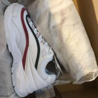 ราคา FILA RAY ของแท้ 100 % ไซส์ 240 มีกล่อง (1249912792)