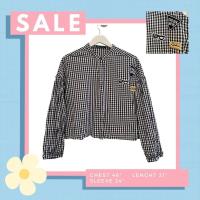 ราคา (ส่งต่อ) เสื้อover size แขนยาวลายสก็อตสีขาวดำ คอจีน (18077868731)