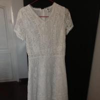 ราคา ชุดเดรสยาว ผ้าลูกไม้สีขาว งานปักสวยมาก งานป้าย Love is (1679973583)