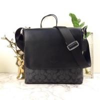 ราคา COACH CHARLES SMALL MESSENGER IN SIGNATURE (F54771) SIZE : 11" (L) x 10 1/2" (H) x 3 1/4" (W) COLOR : CHARCOAL/BLACK (4791291947)