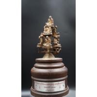 ราคา รูปหล่อหลวงปู่ทิมแบบช่อ 9 ช่อ เนื้อทองแดง ที่ระลึกในวาระ ยกกระหม่อม (รุ่นบูชาครู 2) หลวงปู่ทิม วัดละหารไร่ ระยอง ปี 57 (22642051386)