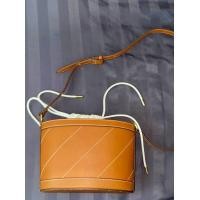 ราคา กระเป๋าหนังสีน้ำตาล estee lauder มือ✌ (25412566419)