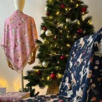 ราคา Kiss me doll ผ้าพันคอ ผ้าคลุมไหล่ Classic ลาย Fest! ขนาด 100*100 CM. (20386902769)