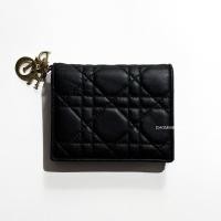 ราคา PNO08 Dior Lady Wallet สีดำอะไหล่ไลท์โกลด์ ใช้งานทั่วไป ไม่มีตำหนิหนัก ภายในสะอาด พู่ห้อยอยู่ครบ รุ่นแพง3หมื่น (29367441459)