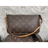 ราคา 990ไม่ขายสินค้าตัวจริงพร้อมส่งกระเป๋ามือสองงานตู้ญี่ปุ่นเกาหลีสายคาวไฮด์เป็นหนังแท้งานลุ้นไม่การันตีแบรนด์แท้ (3591832008)