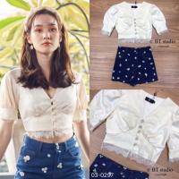 ราคา BT studio: เซท 2 ชิ้น เสื้อแขนสั้นแต่งลูกไม้ กระดุมดอกไม้แต่งมุก แมทซ์กับกางเกงยีนส์ขาสั้น (5753462693)