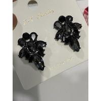 ราคา ต่างหูคริสตัลสีดำนิล4แบบSale⚡️พร้อมส่ง (21744464676)