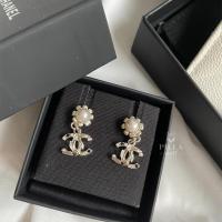ราคา [พร้อมส่ง] New Chanel Earrings ห้อยจี้ชาแนลฝังมุกคริสตัลดอกไม้ (22701510733)