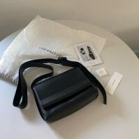 ราคา (ส่งต่อ—ของใหม่) กระเป๋า lecc project แท้ 100% รุ่น log mini flap bag (สีดำ black) (25209711457)