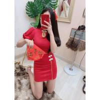 ราคา ชุดเดรสสีแดงคอจีนแขนตุ๊กตา (6878018652)