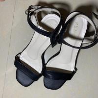 ราคา รองเท้าส้นสูงมือสอง แบรนPENNE( สูง 2.5 นิ้ว ) สภาพดีมาก✨ (18058526260)