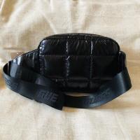 ราคา กระเป๋าคาดอก Guess mini bag ของแท้ (27720078934)