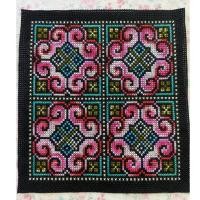 ราคา ผ้าปักชาวเขา handmade ลายสาม แบบ 4 ดอก ขนาด 16*18 cm (17344507135)