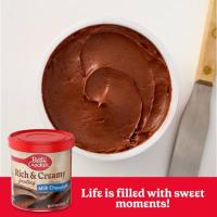 ราคา chic Betty crocker rich & creamy milk chocolate frosting 450g.ฟรอสติ้งแต่งหน้าขนมรสช็อกโกแลตนม (28374479394)