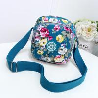 ราคา (w62)กระเป๋าสะพายข้างลายดอกไม้ แต่งซิปสีสายรุ้ง (24728514000)