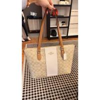 ราคา กระเป๋าCoach tote แกลอรี่โทส 16“ ใหม่ (25128843037)