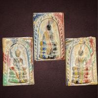 ราคา รับพระ 3 องค์ ชุดสมเด็จสายรุ้ง พิมพ์พระแก้วมรกตทรงเครื่อง 3 ฤดู หลังเรียบ สมเด็จวัดระฆัง สมเด็จเนื้อผงเบญจรงค์ (16306234686)