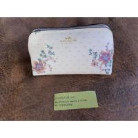 ราคา Coach แท้ used like new กระเป๋าเครื่องสำอางค์ (5966785961)