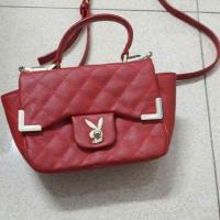 ราคา กระเป๋าplayboy ของแท้ สีแดงสดใส น่ารัก มือสอง สภาพ99% (1172443226)