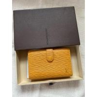 ราคา Used good condition✨Louis Vuitton French Kisslock wallet Epi ของแท้ (26303048243)