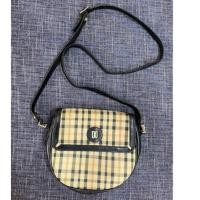 ราคา (used) กระเป๋าสะพายข้าง mini crossbody Daks London ของแท้สภาพดี (16492249737)