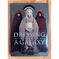 ราคา Dressing a Galaxy: The Costumes of Star Wars Trisha Biggar 2005 Hardcover (19270190730)