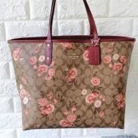 ราคา พร้อมส่ง #Coach Prairie City #F78279 Reversible Signature with Daisy Cluster Floral Print Tote (4609154990)