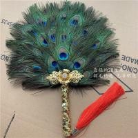 ราคา ♞,♘นกยูง Feather พัดลมตกแต่งมือถือรอบ Hanfu งานแต่งงานเวทีโบราณพัดลม (24024048235)