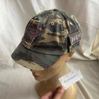 ราคา หมวก Roxy ลายทหารเล่นลายชมพูสวย✨มือสอง สภาพดี (26958727296)