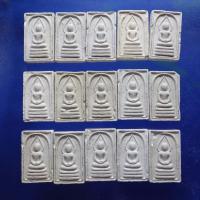 ราคา ถูกๆ...15 องค์...... พระสมเด็จอรหัง หลังรูปเหมือนหลวงพ่อคูณ รุ่นเฮงให้รวย วัดบ้านไร่ ปี 2537 ...67.8.29...P1 (28959654143)