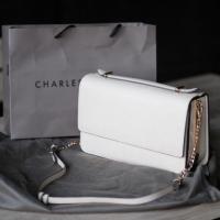 ราคา Charles & Keith ของแท้ 100% สีครีม สะพายข้าง มือสอง (1970527545)