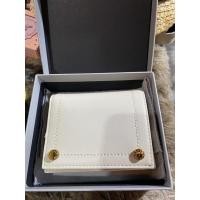 ราคา กระเป๋าสตางค์ Charles and Keith *ของแท้*มือสอง (9014015595)