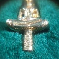 ราคา พระยอดธงหลวงพ่อพุทธโสธร กาญจนาภิเษก รุ่นปลอดภัย 2539 เนื้อทองฝาบาตร มีตรากาญจนาภิเษกตรงฐานด้านล่าง พร้อมกล่องหนัง (25159562551)