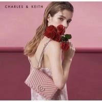 ราคา CHARLES & KEITH 100% งาน Outlet กระเป๋าสะพายข้าง มาพร้อมน้ำหอม รุ่น Unlimited (6771729619)