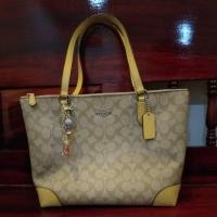 ราคา Coach tote 14 นิ้ว แท้ 100% มือสอง (5138693338)