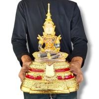 ราคา สมเด็จองค์ปฐม หน้าตัก5นิ้ว ทรงเครื่องจักรพรรดิ์ ศูนย์ศิษย์หลวงพ่อปาน วัดท่าซุง จ.อุทัยธานี งานเรซิ่นแก้วใสปิดทองทั้งองค์ (22881289647)