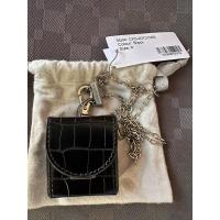 ราคา Charles & Keith เคส Airpods 2nd แท้ คล้องคอได้ ของใหม่ มือ 1 (25816984655)