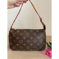 ราคา LV งานลุ้น ทรงพอชหนังเเท้สายหนัง ขนาด 9 นิ้ว ด้านในสะอาด ทรงน่ารัก สะพายขึ้นไหล่ (27850016474)