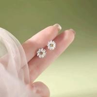 ราคา ต่างหูเดซี่ ต่างหู เดซี่ ต่างหูสตั๊ด ดอกเดซี่ Small Daisy ต่างหูเงินดอกเดซี่ ต่างหูเงินแฟชั่น ต่างหูมินิมอล (1049621496)