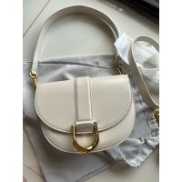 ราคา กระเป๋า Charles & keith ไซส์ M (24682890105)