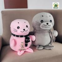 ราคา ตุ๊กตาแมวน้ำอุ๋งอุ๋ง ตุ๊กตาแมวน้ำตัวเล็ก ตุ๊กตาแมวน้ำน่ารักๆ ทรงนั่งมีผ้าพันคอ น่ารักไม่ซ้ำแบบใคร ใยเด้ง นุ่มนิ่ม (19688795538)