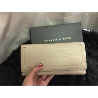 ราคา charles&keith wallet สภาพดีงาม ✨ มาพร้อมกล่อง ถุงผ้า (850946521)