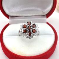 ราคา แหวนพลอยสีแดง แหวนโกเมนแท้1.75 กะรัต 7เม็ด ดีไซน์ Flower Bloom ระยิบระยับล้อม เพชร cz แหวนเสริมดวงโชคลาภ ดีกับทุกราศี (1403988442)