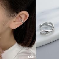 ราคา • ต่างหูหนีบ เงินแท้ ไขว้น่ารัก (E208) (20493027451)