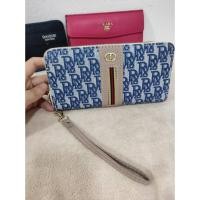 ราคา SALES!! เคลียสต็อค >> NEW กระเป๋าสตางค์ใบยาวซิปรอบ ปั้มลาย คาดหน้า 3 สี Forever Young (20612657161)